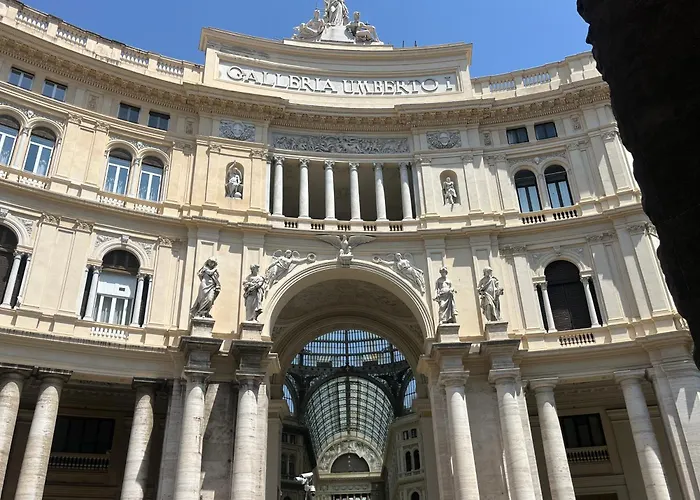 Piazza PlebiscitoHotel Napoli